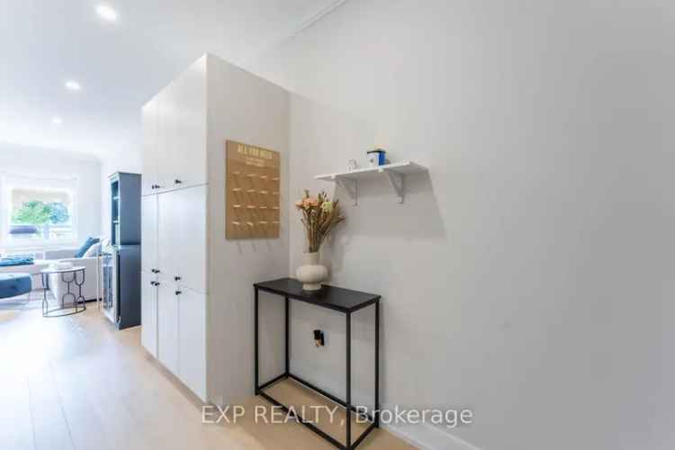 Condo For Sale in 310, Broadway Avenue, Toronto, Ontario