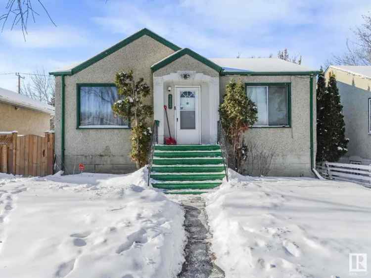 Cozy bungalow for sale in the heart of Newton with spacious backyard