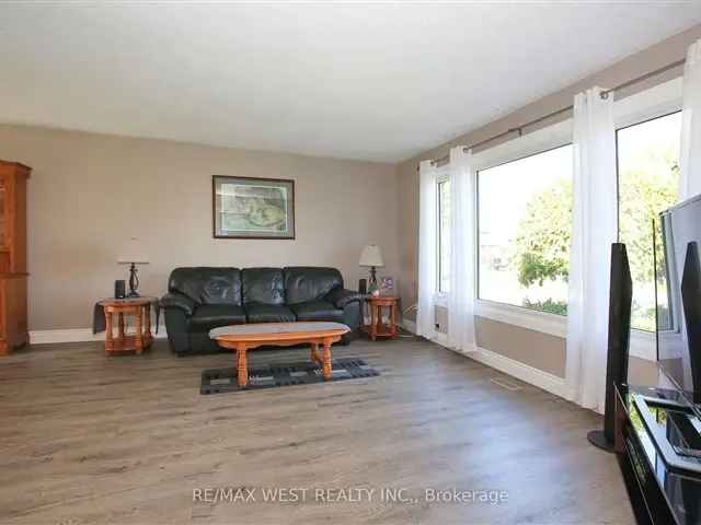 Country Living in Cozy Subdivision Near Orangeville