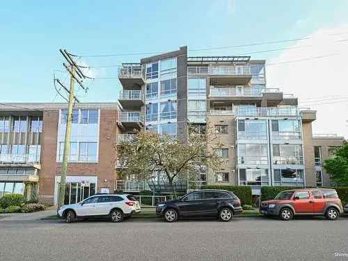 Kitsilano Condo: Spacious 1 Bed + Den, Balcony, Parking