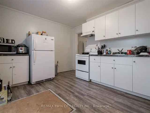 House For Sale in Brantford, Ontario