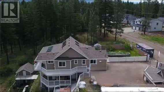 Spacious Country Home near Fintry Provincial Park