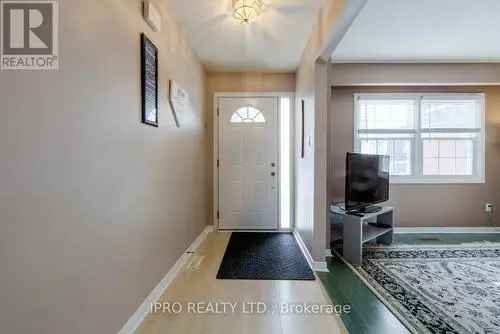 Buy Townhouse in Rathwood with Ravine Views and Nearby Parks