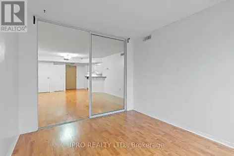 1 room apartment of 120 m² in Toronto