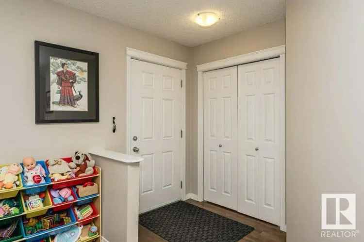 Terwillegar 3 Bed 2.5 Bath Family Home Double Garage