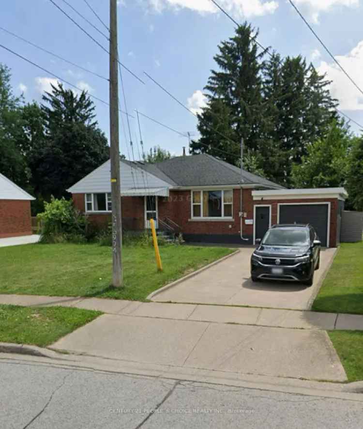 House For Sale in Pickering, Ontario