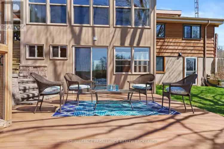 Waterfront Bungalow on Loughborough Lake - Private Dock & Pool