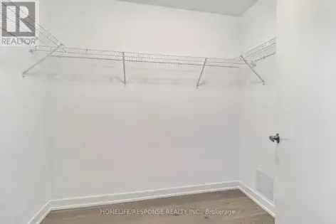 2 Bedroom 184m2 Corner Unit Condo in Mississauga with Lake Views
