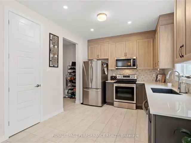 4 Bedroom Detached House For Rent in Barrhaven Available March 1st