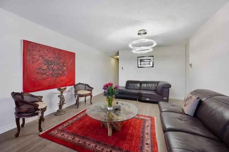 A $1,248,000.00 Apartment/Condo with 2 bedrooms in Park Royal, West Vancouver