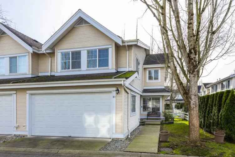 A $974,800.00 Townhouse with 4 bedrooms in Cloverdale BC, Cloverdale