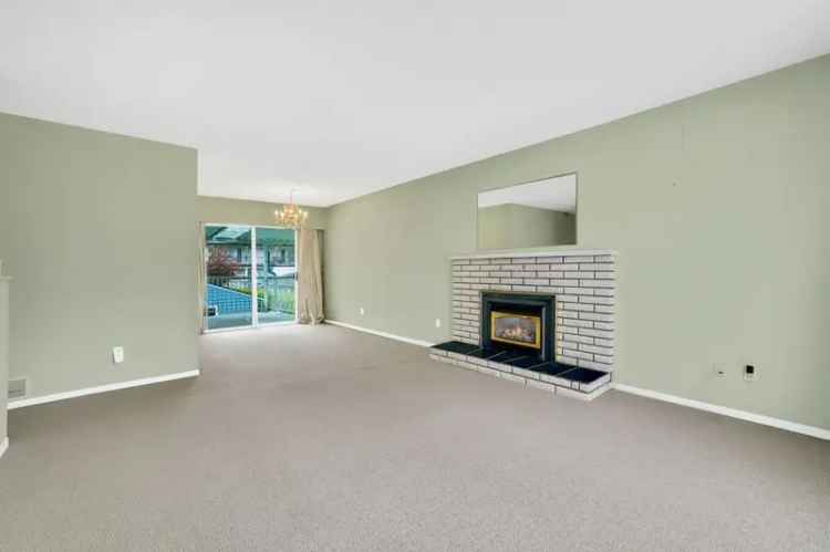 Family Home with Lane Access and Detached Shop