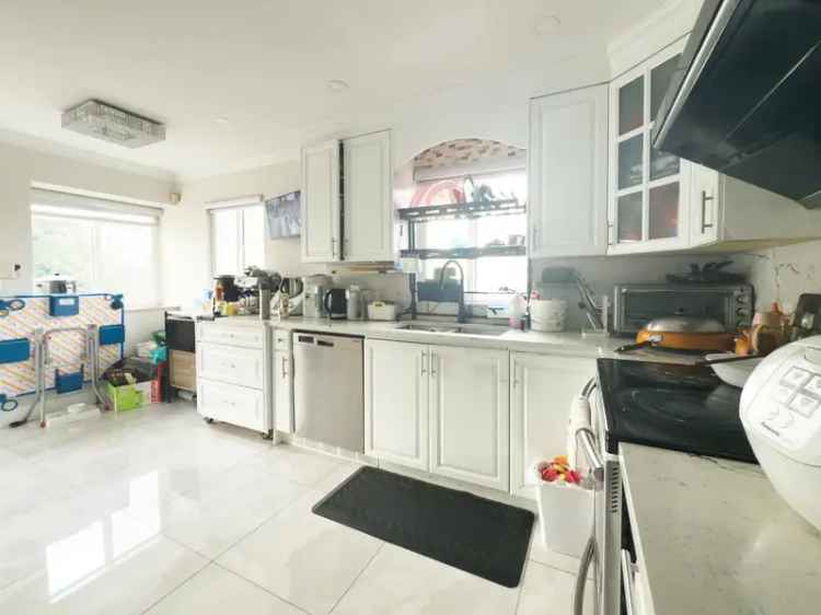 5 Bed 3 Bath South Vancouver House with 2-Bedroom Suite