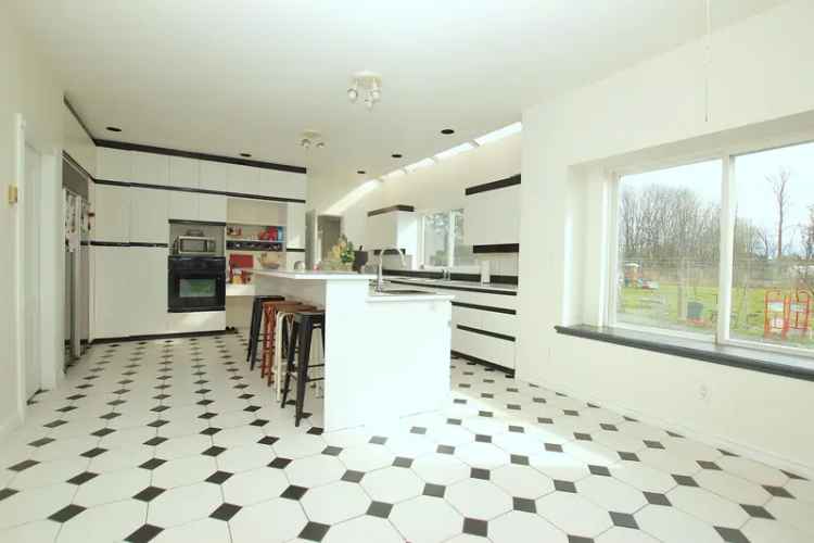 Large Family Home with Dog Kennel Business on 5 Acres