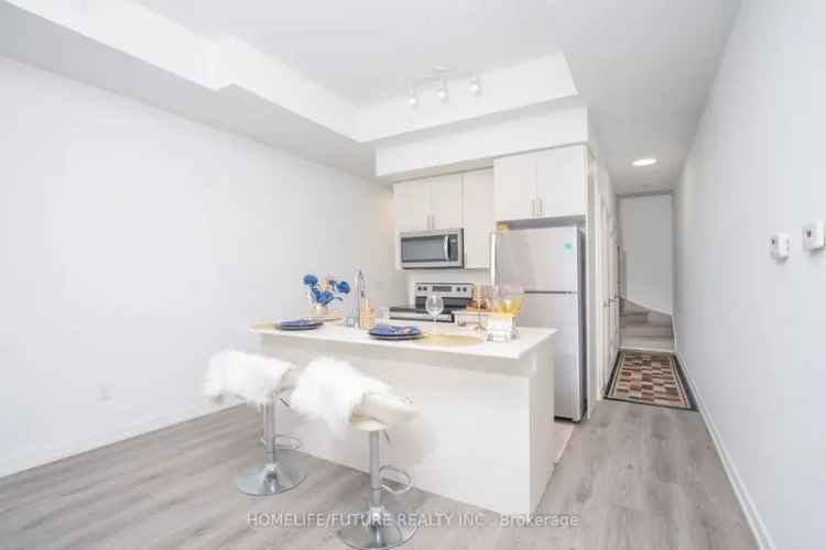 Condo For Sale in 3686, St Clair Avenue East, Toronto, Ontario