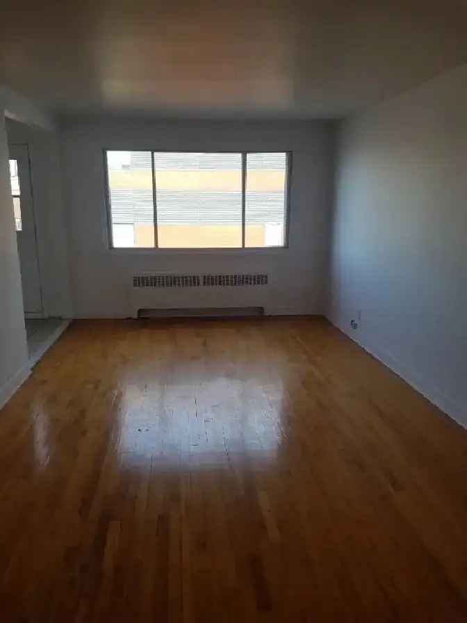 Rent 3 1/2 Apartment in Dorval with Balcony and Storage Space