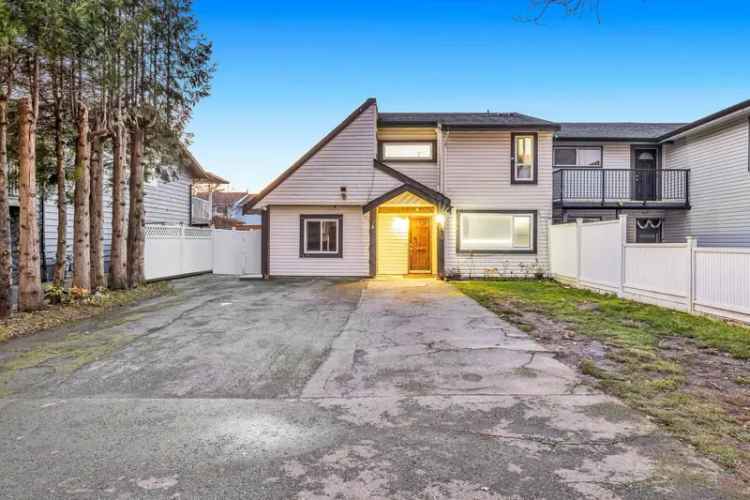 A $1,250,000.00 1/2 Duplex with 5 bedrooms in West Newton, Surrey