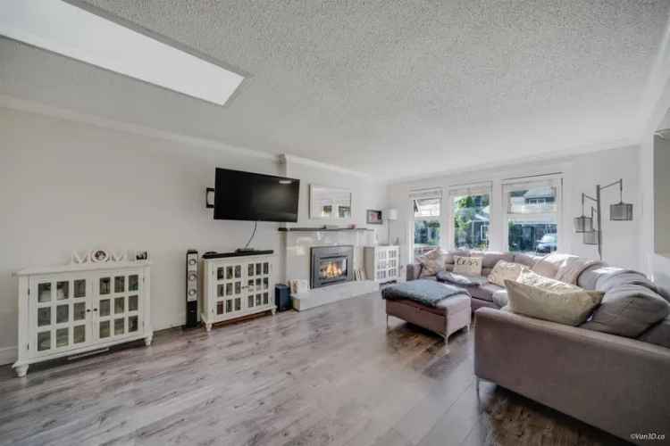 1889 BLUFF Way in Coquitlam: River Springs House for sale : MLS®# R2934248