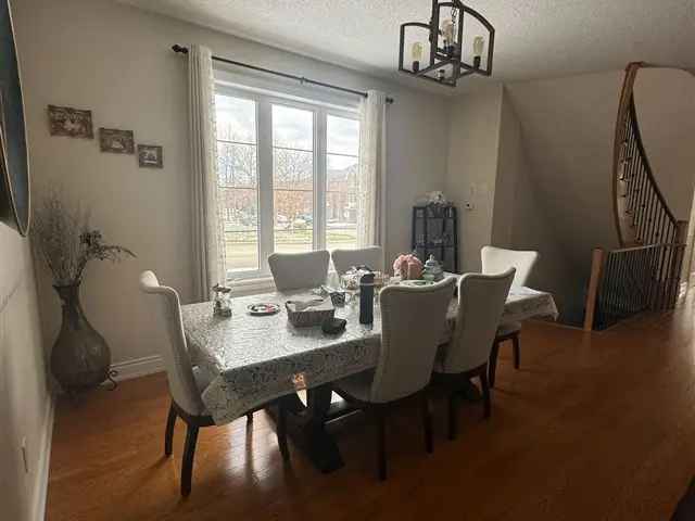 Richmond Hill 4-Bedroom Townhome Near Schools and Parks