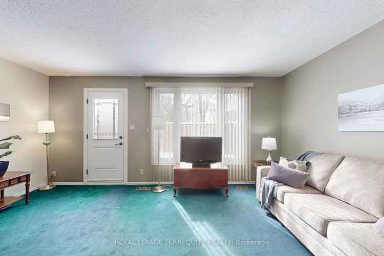 Dundas Townhome: 3 Beds, 2 Baths, Near Dundas Peak