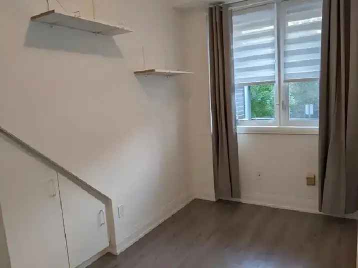 2 bedroom condo in Toronto