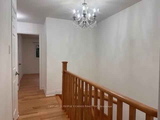 Family Home in Mississauga Near Schools and Parks