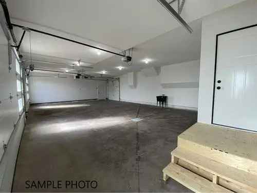 Hendrix II Modified Bi Level 3 Beds 25 Baths Triple Garage
