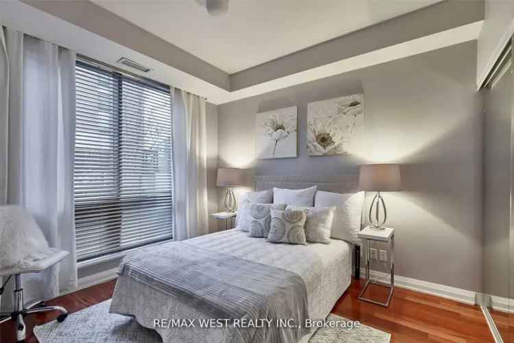 Buy Award Winning Condo in Yorkville with Spacious One Bedroom and Amenities