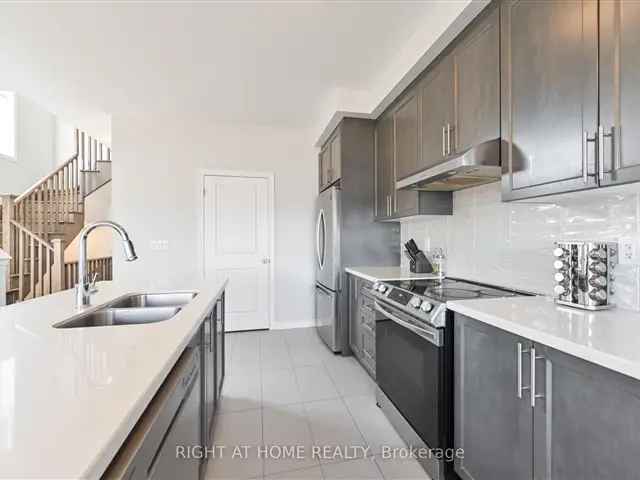 Townhouse For Rent in Whitby, Ontario