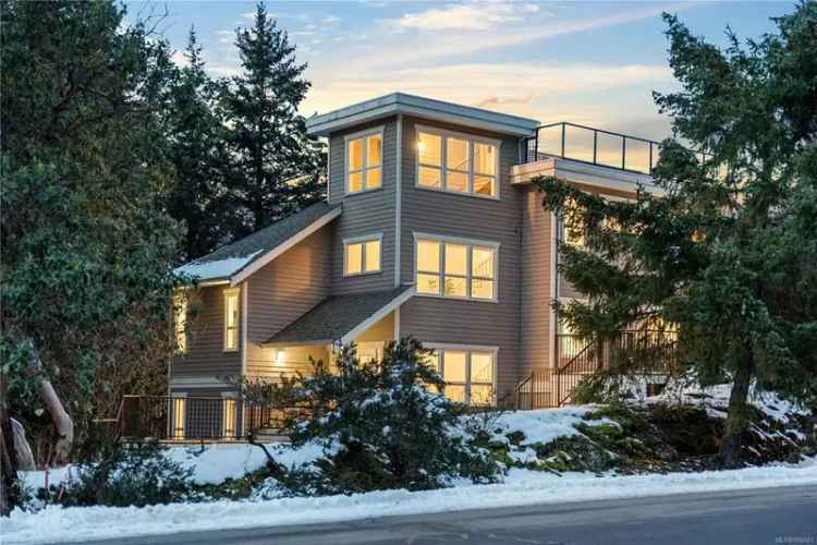 Maple Bay Renovated Home 2821 sq ft