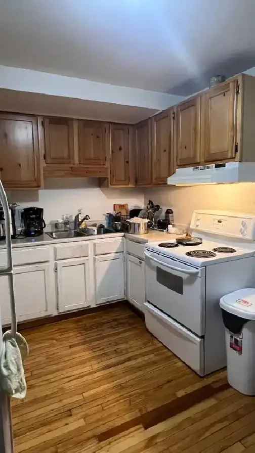 3 Beds 1 Bath Apartment