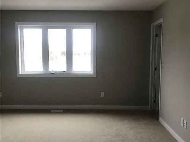 Newer Minto Townhome 1684 Sq Ft Open Concept Living