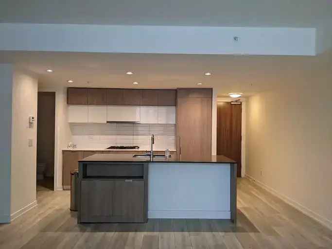 Rent Townhouse Condo in Calgary with 2 Bedrooms and Amenities