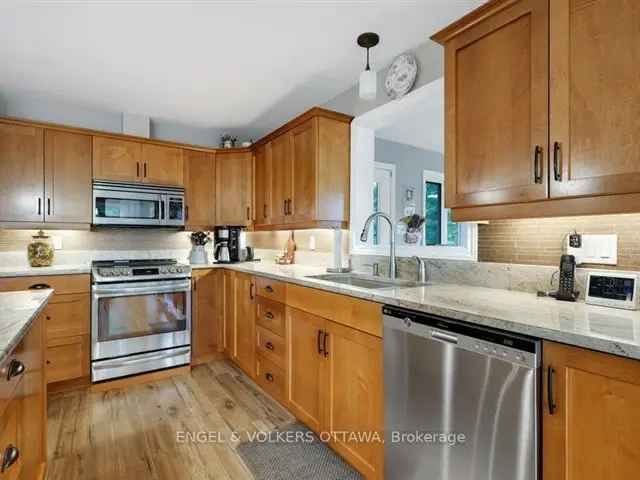 Charming 4-Bedroom Home near Ottawa River