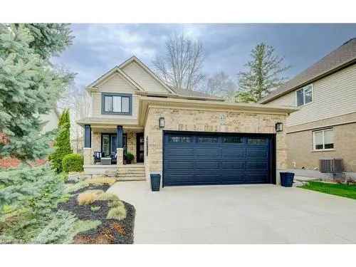 4-Bedroom House in Cambridge, ON - Updated Kitchen, New Appliances