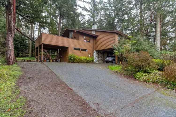 Deep Cove Family Home 2850 sqft 3 Bed 3 Bath Private Lot