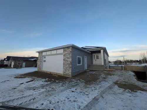 House For Sale In Saamis Heights, Medicine Hat, Alberta