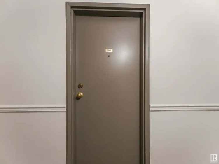 Updated 1-Bedroom Condo in Royal Gardens - Close to Amenities