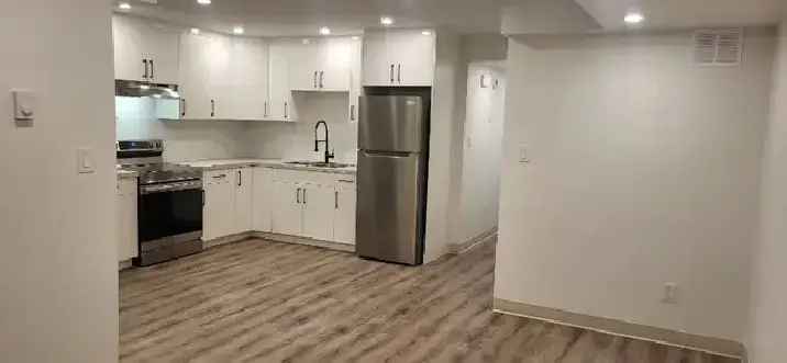 Open-concept 3-bedroom Duplex: Lower Lvl $1,600