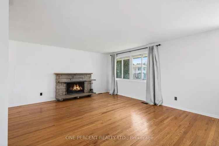 Family Home near Mooney's Bay - 3 Beds, Updated Family Room