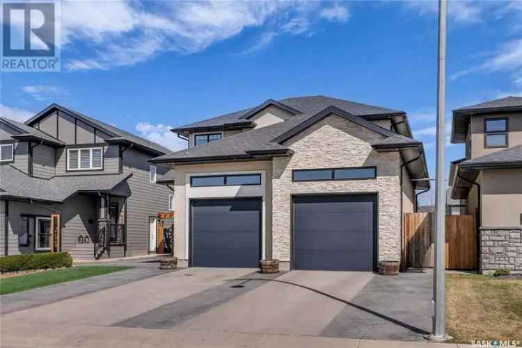 Luxury Evergreen Saskatoon Home: 1877 sq ft, 3 Beds, 2.5 Baths, Finished Basement
