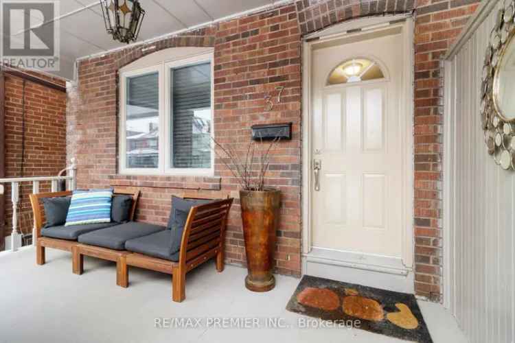 Oakwood Village Home: 1700 sq ft, Updated, Laneway Potential