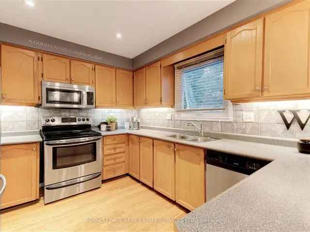 House For Sale in Oakville, Ontario