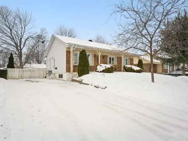 11 Room Bungalow Near Transit and Hospital