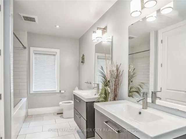 House For Sale in Woodstock, Ontario