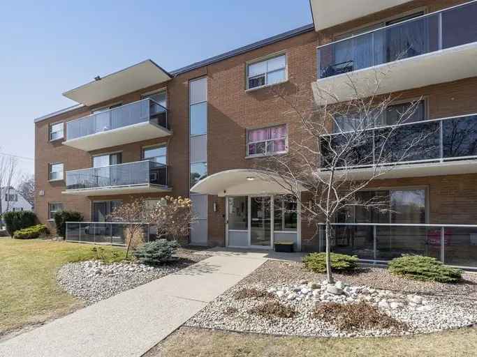 Rent Apartment in Sarnia with Large Balconies and Fully Equipped Kitchen