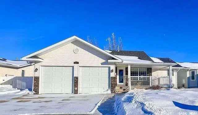 5 Bedroom 3 Bathroom Bungalow in Highland Subdivision