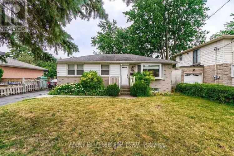 Detached Bungalow in Newtonbrook - Premium Lot - Huge Potential