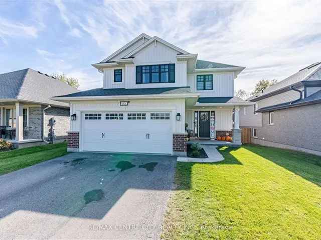 Spacious Family Home Near Trans Canada Trail