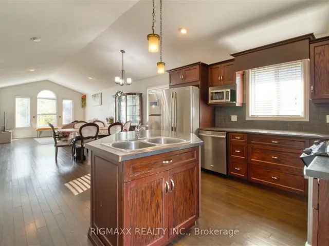 House For Sale in St. Thomas, Ontario